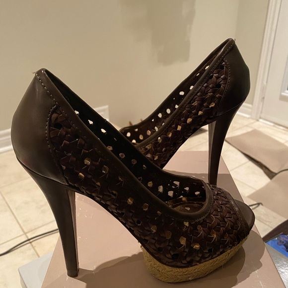 Brand new open toe platform pumps - Picture 2 of 4